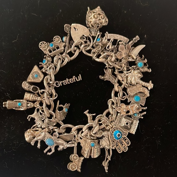 VINTAGE STERLING AND TURQUOISE LOADED WESTERN NATIVE AMERICANA CHARM BRACELET - Picture 6 of 13